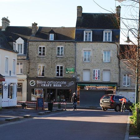 Gite De La Place De L'Eglise Sainte-Mère-Église Zewnętrze zdjęcie