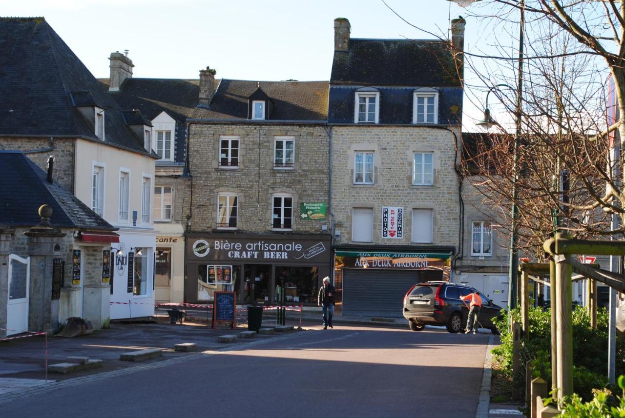 Gite De La Place De L'Eglise Sainte-Mère-Église Zewnętrze zdjęcie