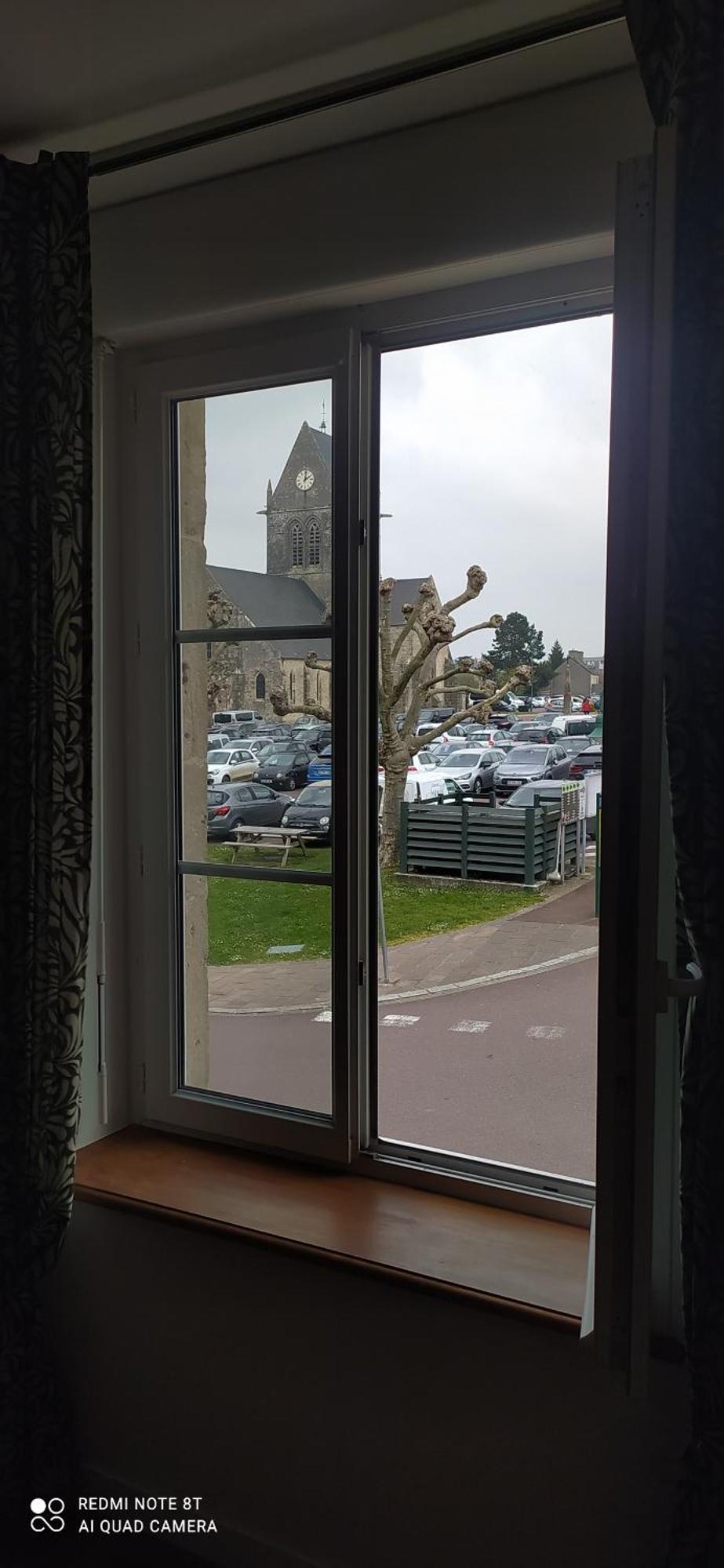 Gite De La Place De L'Eglise Sainte-Mère-Église Zewnętrze zdjęcie
